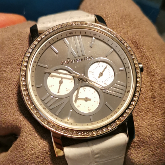 BcbgMaxazria leather white watches, good condition - Picture 6 of 6